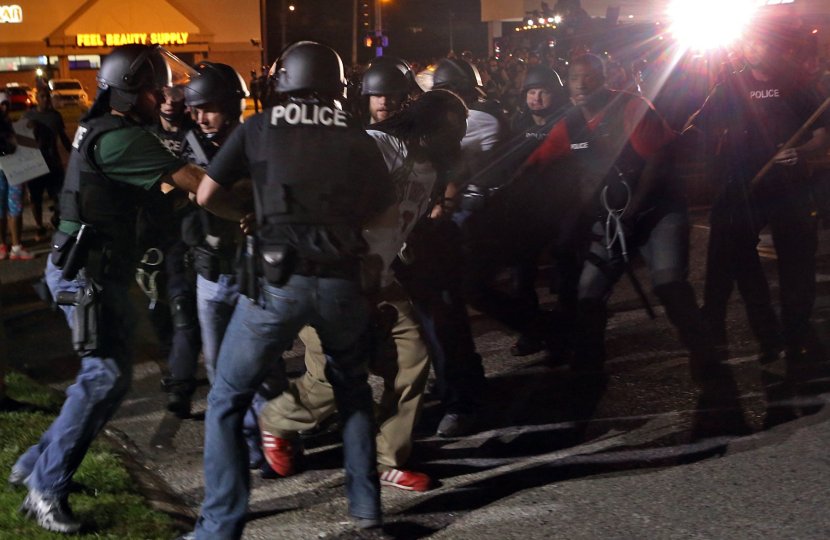 Sukobi Policije I Demonstranata U Fergusonu Radio Velkaton Radio Velkaton