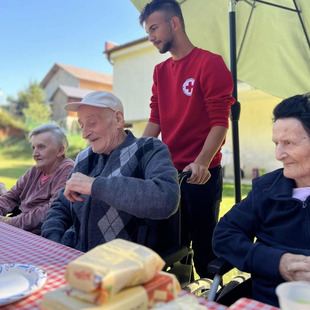 Me Unarodni Dan Starijih Osoba Volonteri I Uposlenici Crvenog Kri A